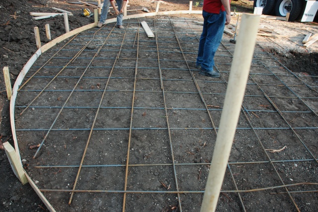 2010/05(May)/Firepit construction/640x480_2010-05-29-20 Firepit Construction.jpg